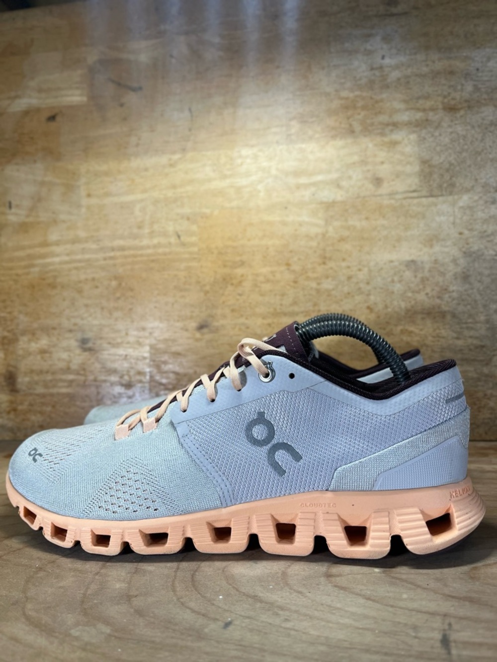On Cloud X REFLECTIVE Womens Size 10.5 Running Shoes Sneakers Silver Almond - Picture 4 of 12
